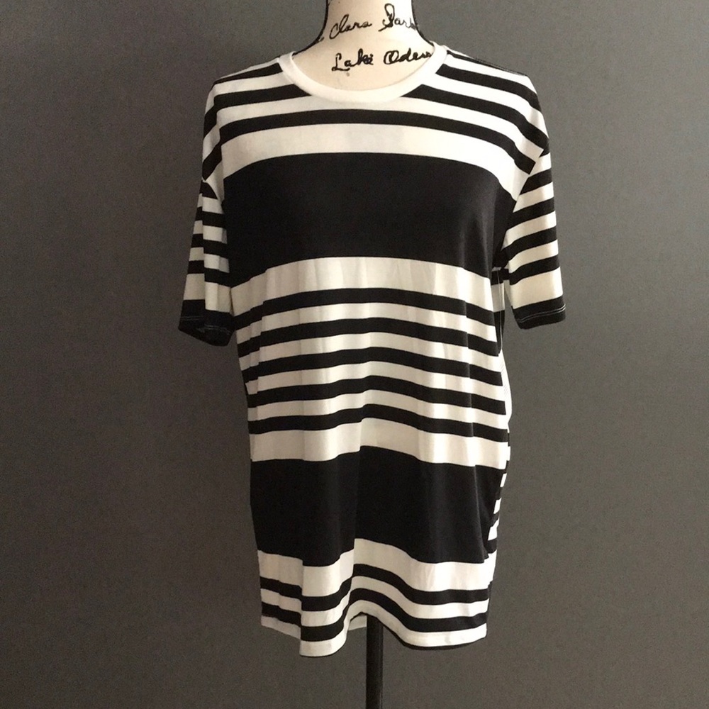 Black & White Striped Short-sleeved unisex tee | LuLaRoe Hudson - Picture 3 of 9